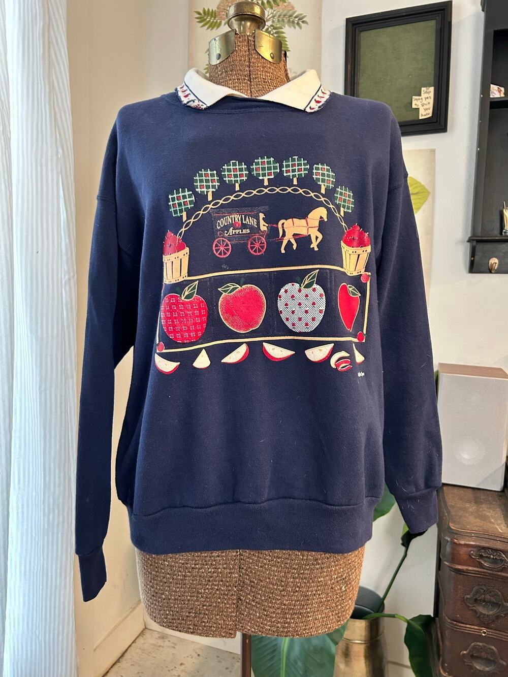 Vintage Gopher Sport Women’s Sweatshirt Size Large Petite Navy Apple Cottagecore